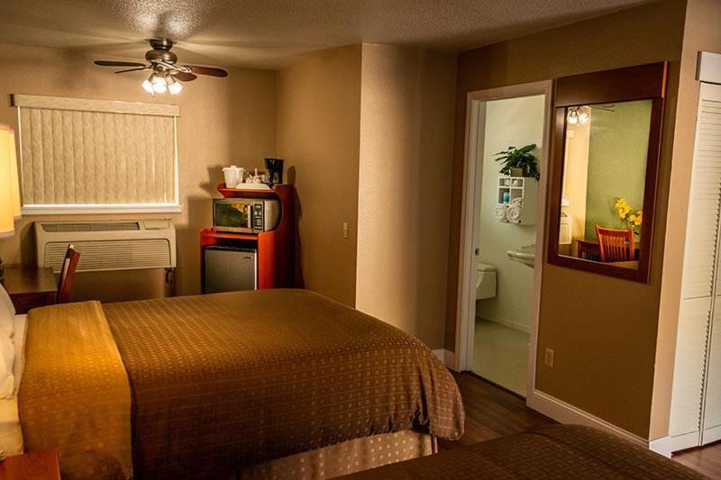 Maple Leaf Motel Shady Cove Bagian luar foto