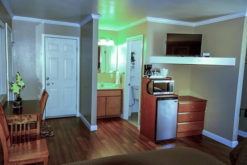 Maple Leaf Motel Shady Cove Bagian luar foto